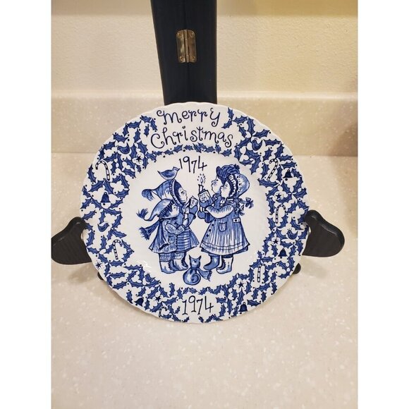 Vintage 1974 Royal Crownford Plate 8.5" Merry Christmas Blue White Transferware - Picture 8 of 9